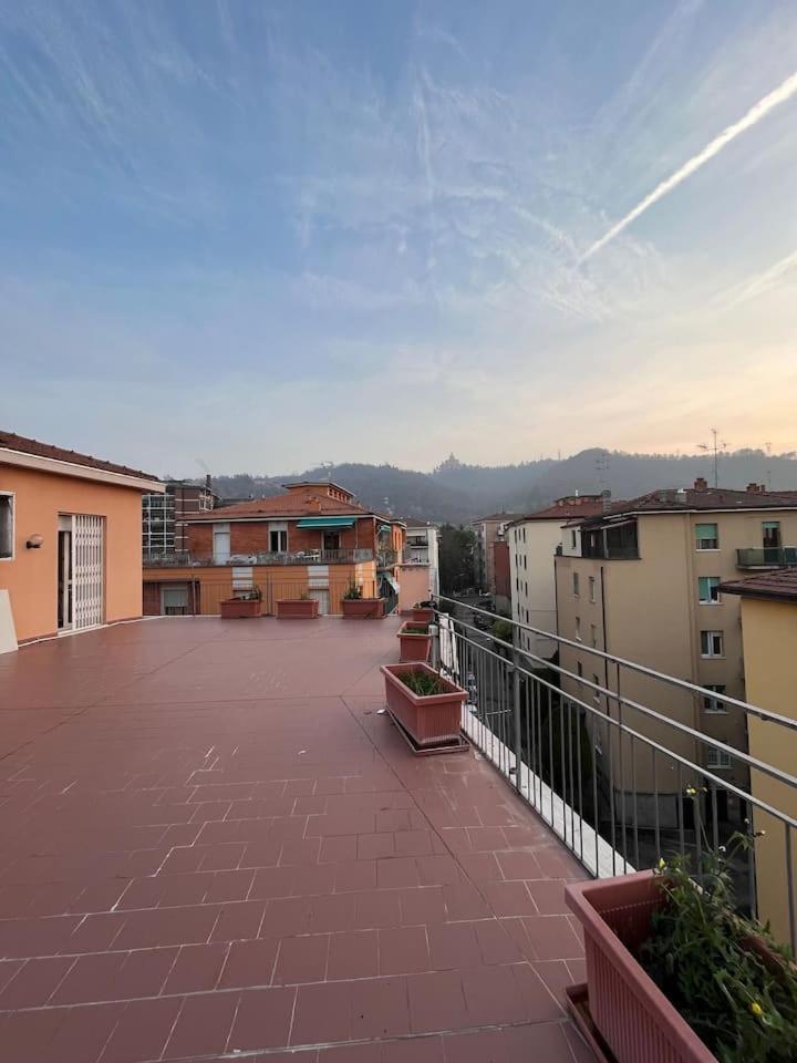 Camere In Appartamento Condiviso Vista San Luca Bologna Exterior foto
